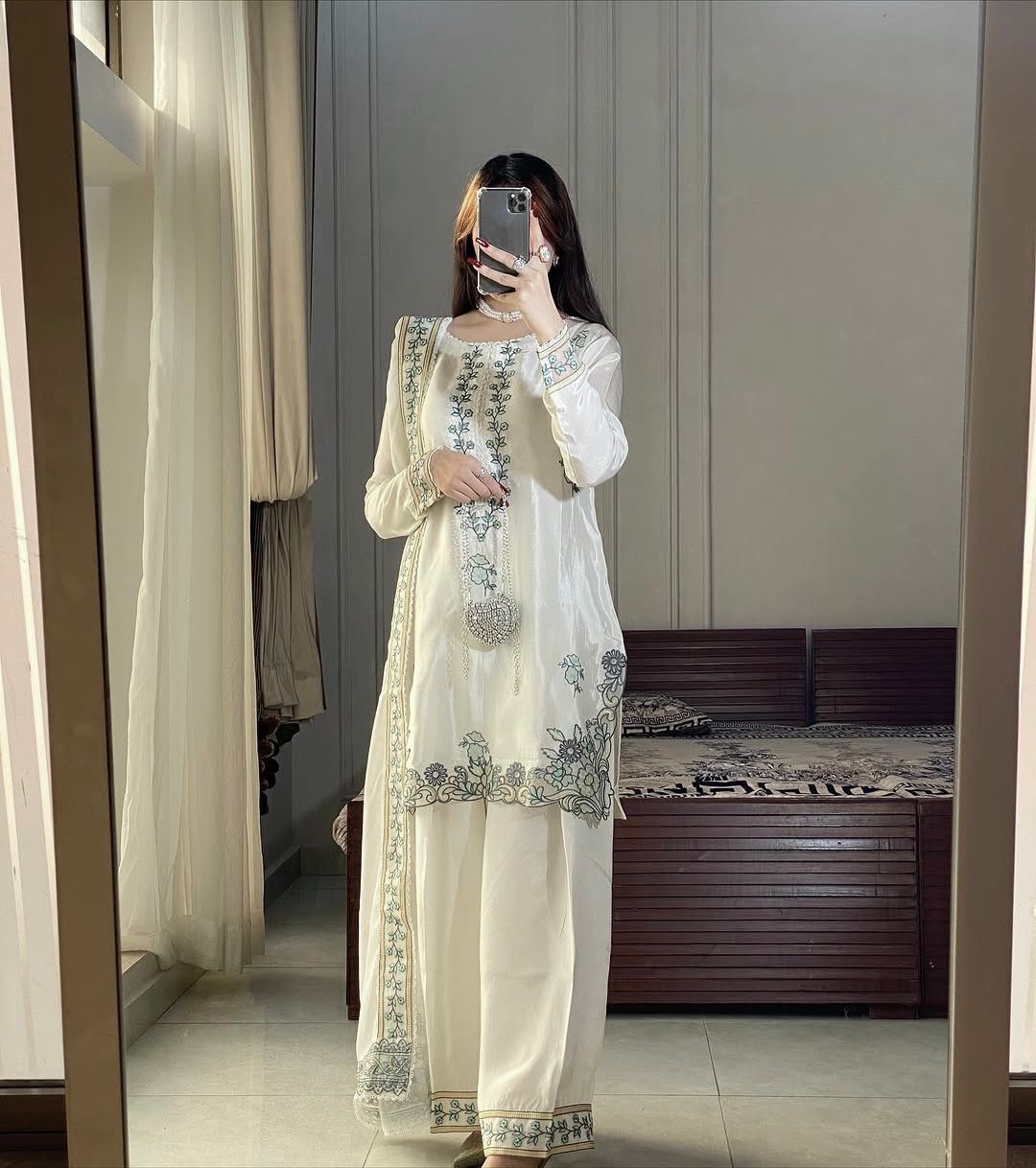 Top 7 Elegant Suit Set Styles Every Woman Needs in Her Wardrobe